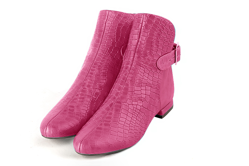 Boots femme : Boots avec des boucles à l'arrière couleur rose fuchsia. Bout rond. Talon plat bottier Vue avant - Florence KOOIJMAN