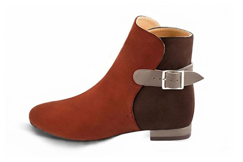 Bottines bride boucle sur l'arrière pour femme en cuir terracotta, marron foncé et bronze avec bout rond et talon bottier plat - Vue de profil
