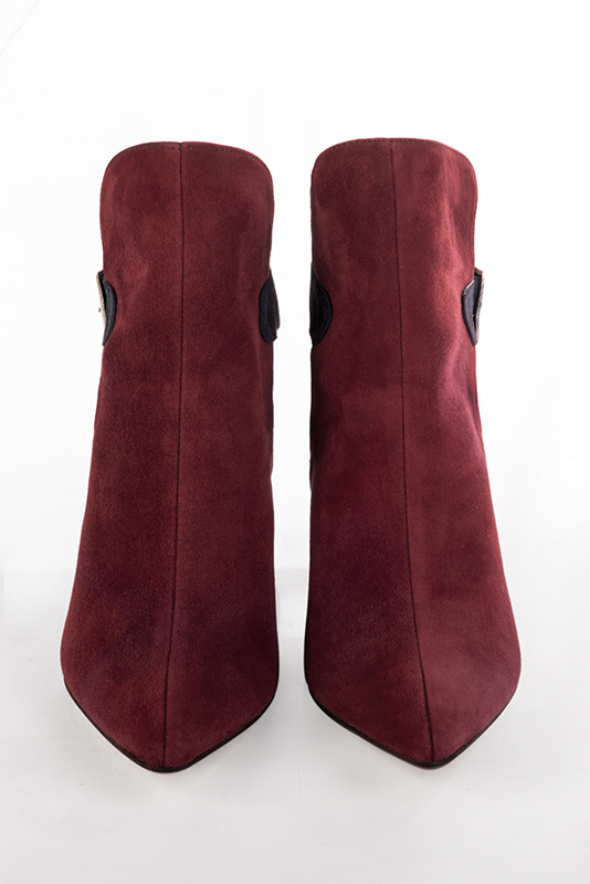 Bottines élégantes et raffinées avec des boucles à l'arrière, coloris rouge bordeaux et bleu marine. Bout effilé. Haut. Talon fin. Personnalisation : Choix des cuirs, des couleurs et des talons. Cou-de-pied sur mesure. - Florence KOOIJMAN