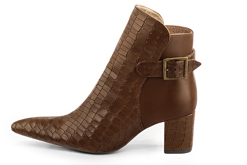 Boots élégantes et raffinées avec des boucles à l'arrière, coloris marron caramel. Bout effilé. Talon mi-haut bottier. Personnalisation : Choix des cuirs, des couleurs et des talons. Cou-de-pied sur mesure. - Florence KOOIJMAN