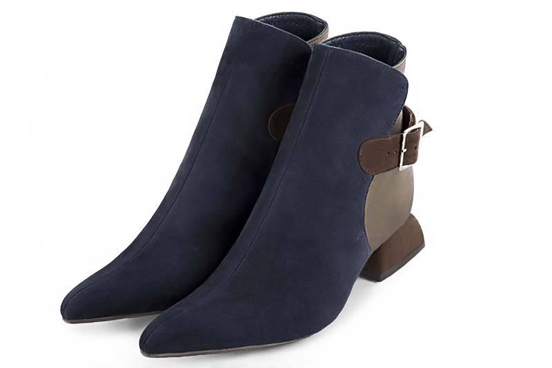 Bottines élégantes et raffinées avec des boucles à l'arrière, coloris bleu marine, or mordoré et marron ébène. Bout effilé. Mi-haut. Talon évasé. Personnalisation : Choix des cuirs, des couleurs et des talons. Cou-de-pied sur mesure. - Florence KOOIJMAN