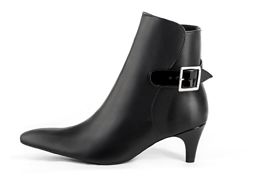 Bottines élégantes et raffinées avec des boucles à l'arrière, coloris noir satiné. Bout effilé. Mi-haut à haut. Talon fin. Personnalisation : Choix des cuirs, des couleurs et des talons. Cou-de-pied sur mesure. - Florence KOOIJMAN