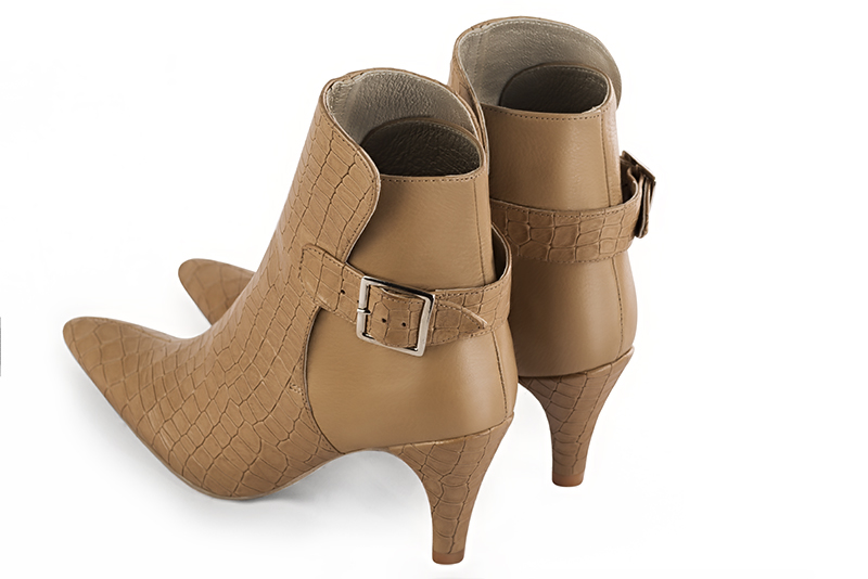 Bottines élégantes et raffinées avec des boucles à l'arrière, coloris beige camel. Bout effilé. Haut. Talon fin. Personnalisation : Choix des cuirs, des couleurs et des talons. Cou-de-pied sur mesure. - Florence KOOIJMAN