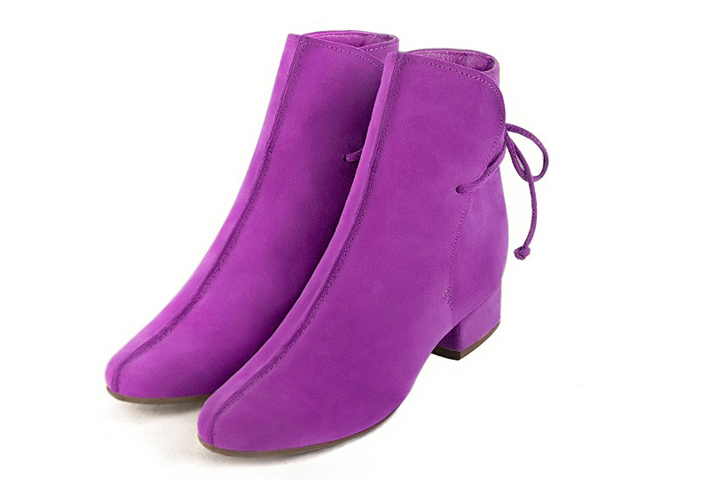 Boots femme : Bottines lacets à l'arrière couleur violet mauve. Bout rond. Petit talon bottier Vue avant - Florence KOOIJMAN