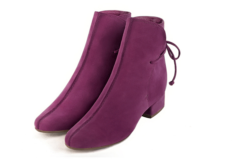 Boots femme : Bottines lacets à l'arrière couleur violet myrtille. Bout rond. Petit talon bottier Vue avant - Florence KOOIJMAN