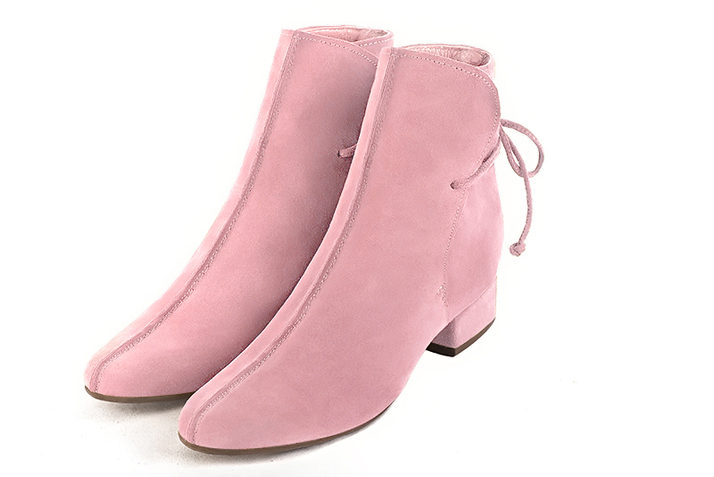 Boots femme : Bottines lacets à l'arrière couleur rose camélia. Bout rond. Petit talon bottier Vue avant - Florence KOOIJMAN