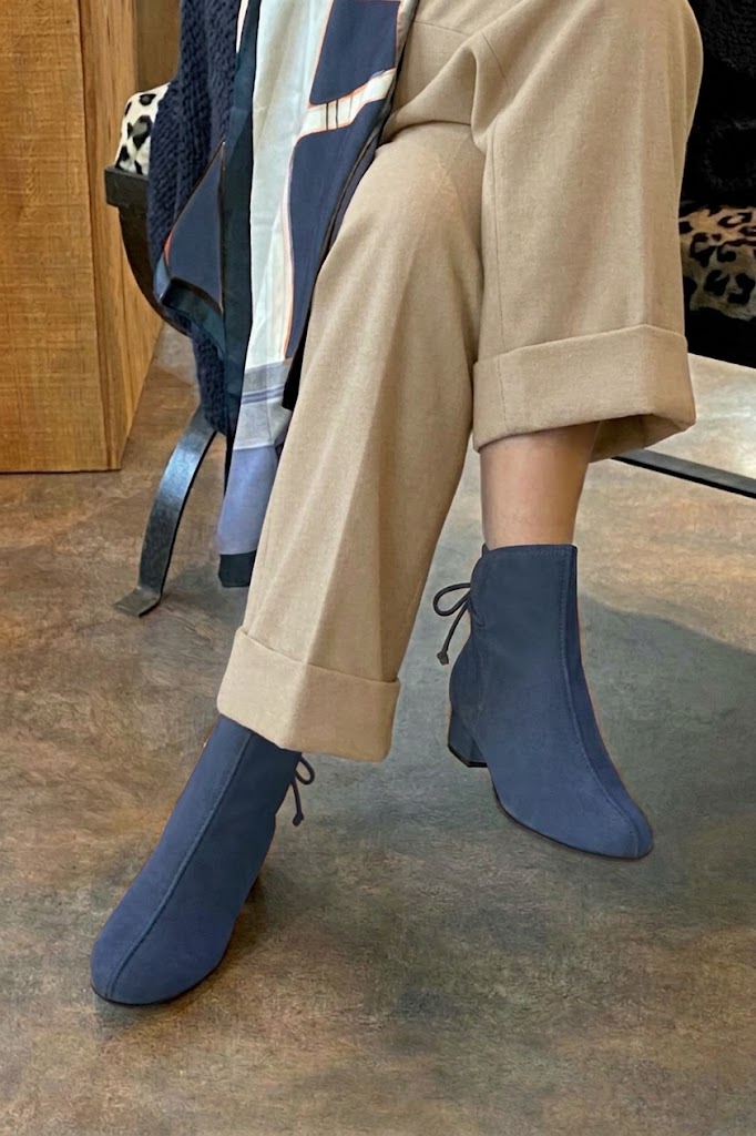 Bottines à laçage arrière pour femme en cuir bleu denim avec bout rond et talon bottier de 3.5 cm - Vue du dessus