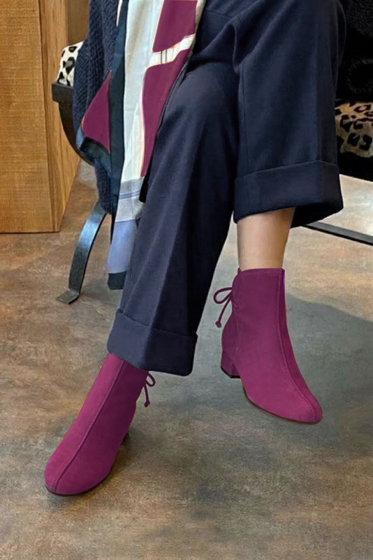 Bottines à laçage arrière pour femme en cuir prune avec bout rond et talon bottier de 3.5 cm - Vue du dessus
