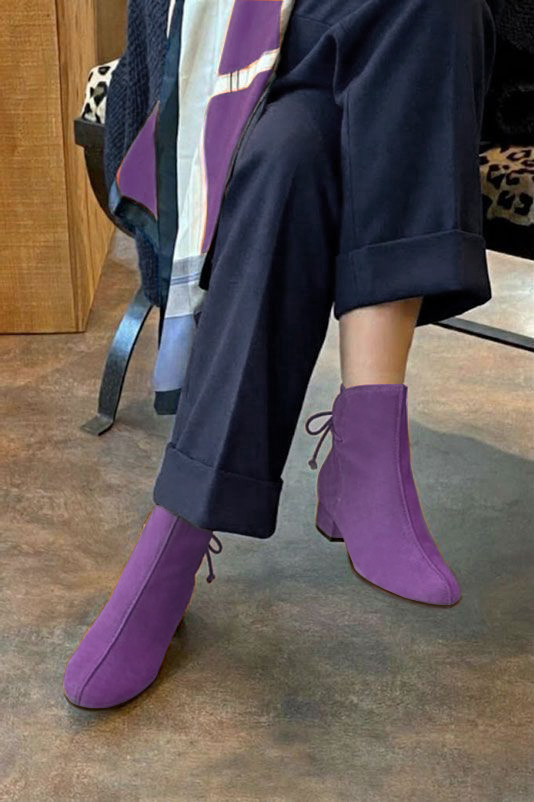 Bottines à laçage arrière pour femme en cuir améthyste avec bout rond et talon bottier de 3.5 cm - Vue du dessus