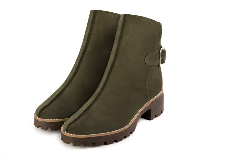 Boots femme : Boots avec des boucles à l'arrière couleur vert kaki. Bout rond. Semelle gomme petit talon Vue avant - Florence KOOIJMAN