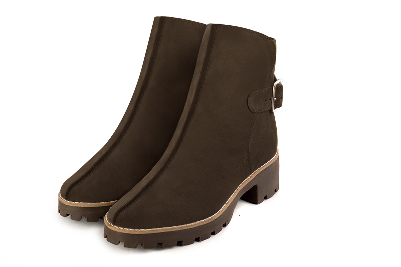 Boots femme : Boots avec des boucles à l'arrière couleur marron ébène. Bout rond. Semelle gomme petit talon Vue avant - Florence KOOIJMAN