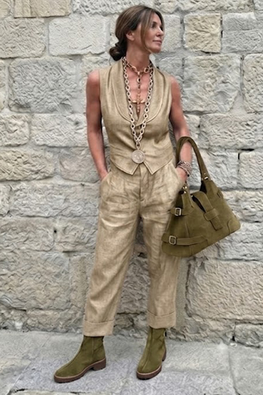 Bottines habillées femme boucles arrière en cuir vert kaki à semelle en gomme et bout rond - Vue porté
