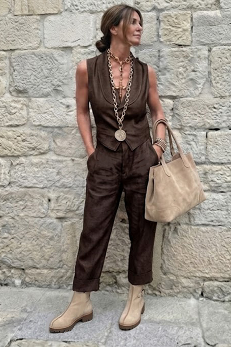 Bottines habillées femme boucles arrière en cuir beige sahara à semelle en gomme et bout rond - Vue porté