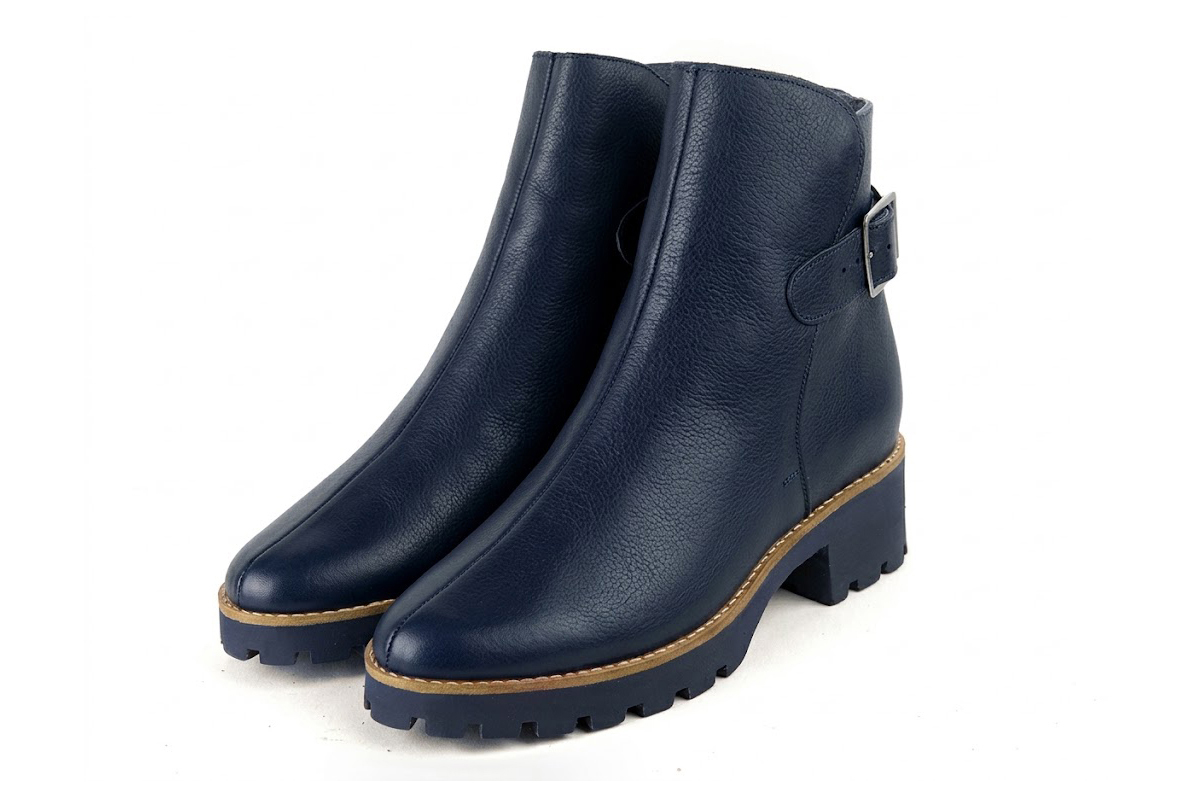 Bottines bride boucle sur l'arrière pour femme en cuir bleu marine avec bout rond et semelle crantée en gomme - Vue avant