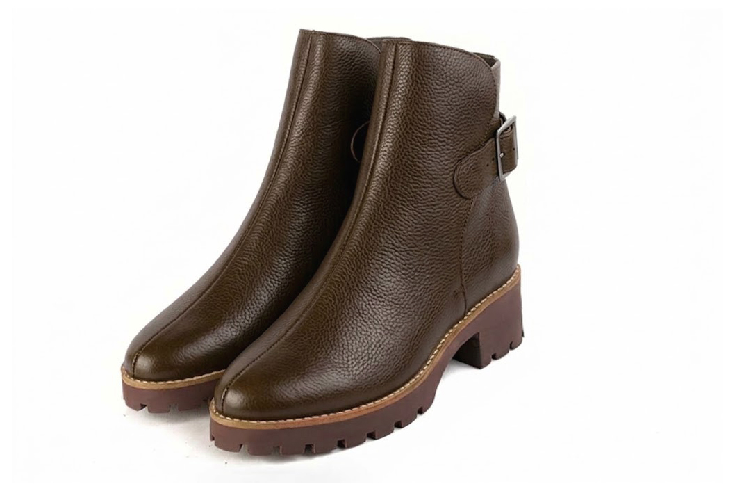 Bottines bride boucle sur l'arrière pour femme en cuir marron foncé avec bout rond et semelle crantée en gomme - Vue avant