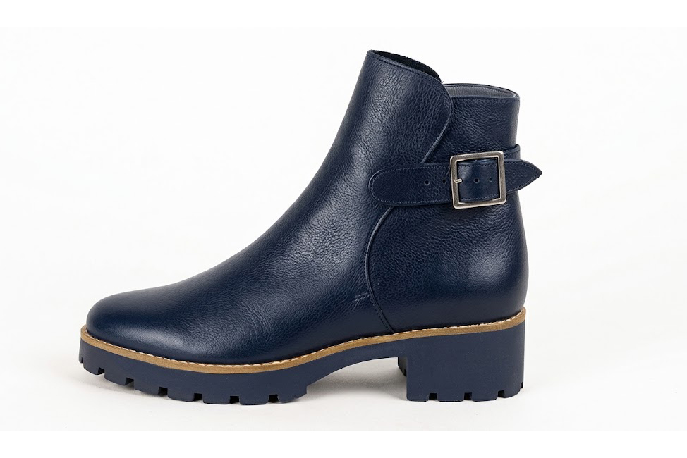 Bottines bride boucle sur l'arrière pour femme en cuir bleu marine avec bout rond et semelle crantée en gomme - Vue de profil