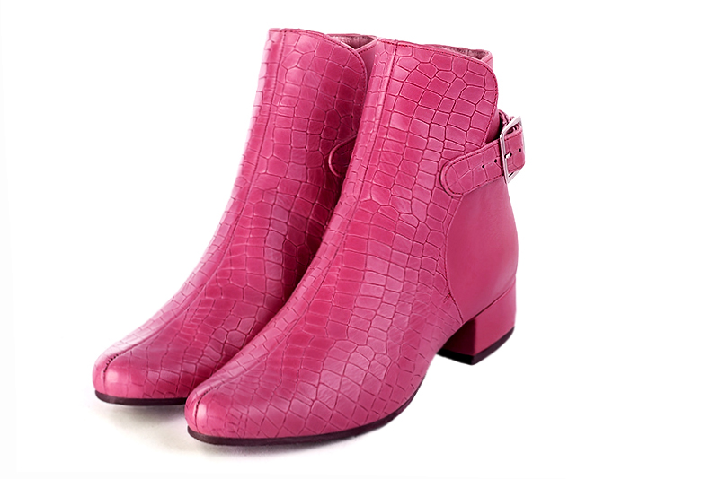 Bottines élégantes et raffinées avec des boucles à l'arrière, coloris rose fuchsia. Bout rond. Mi-haut. Talon bottier. Personnalisation : Choix des cuirs, des couleurs et des talons. Cou-de-pied sur mesure. - Florence KOOIJMAN