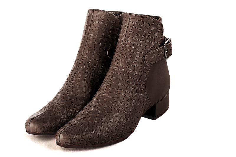 Boots femme : Boots avec des boucles à l'arrière couleur marron ébène. Bout rond. Petit talon bottier Vue avant - Florence KOOIJMAN