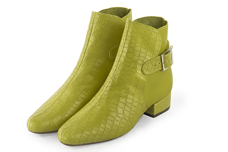 Bottines élégantes et raffinées avec des boucles à l'arrière, coloris vert pistache. Bout rond. Mi-haut. Talon bottier. Personnalisation : Choix des cuirs, des couleurs et des talons. Cou-de-pied sur mesure. - Florence KOOIJMAN