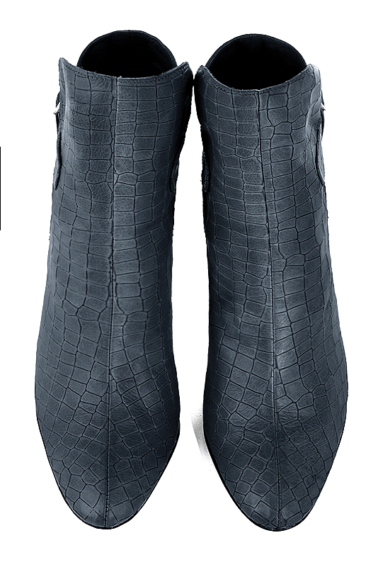 Bottines femme boucles à l'arrière bleu denim. Bout rond. Talon trotteur de 8 cm - Vue du dessus