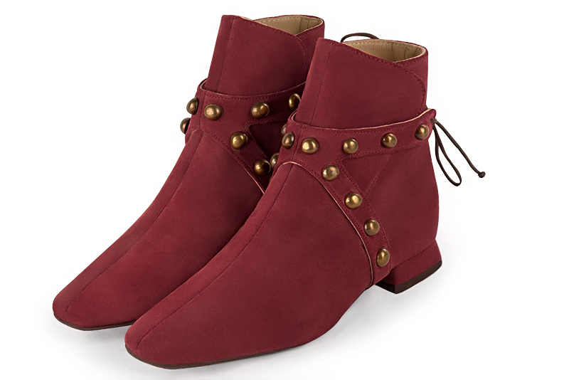 Boots femme lacets : Boots luxe avec des lacets à l'arrière couleur rouge bordeaux. Talon plat. Talon évasé. Bout carré - Florence KOOIJMAN