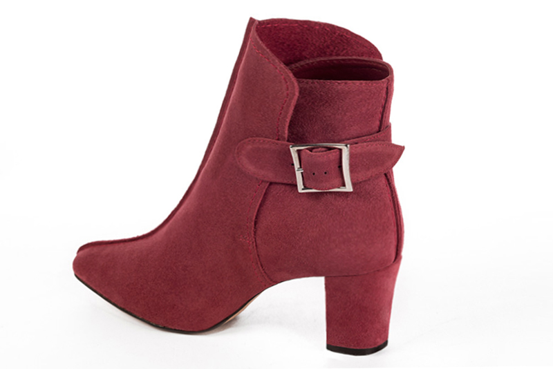 Boots élégantes et raffinées avec des boucles à l'arrière, coloris rouge framboise. Bout carré. Talon mi-haut bottier. Personnalisation : Choix des cuirs, des couleurs et des talons. Cou-de-pied sur mesure. - Florence KOOIJMAN