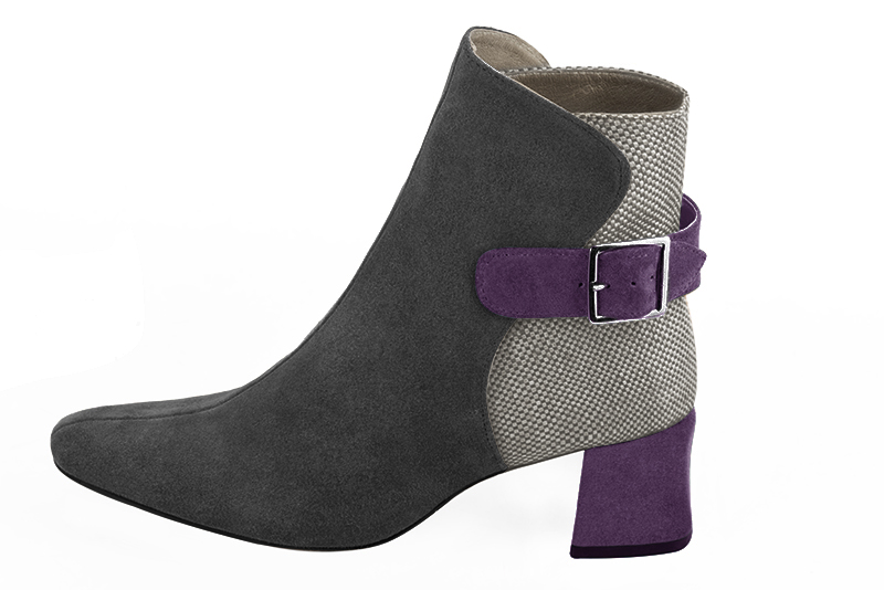 Bottines élégantes et raffinées avec des boucles à l'arrière, coloris gris acier et violet améthyste. Bout carré. Mi-haut à haut. Talon bottier. Personnalisation : Choix des cuirs, des couleurs et des talons. Cou-de-pied sur mesure. - Florence KOOIJMAN