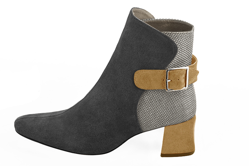 Bottines élégantes et raffinées avec des boucles à l'arrière, coloris gris acier et jaune ocre. Bout carré. Mi-haut à haut. Talon bottier. Personnalisation : Choix des cuirs, des couleurs et des talons. Cou-de-pied sur mesure. - Florence KOOIJMAN