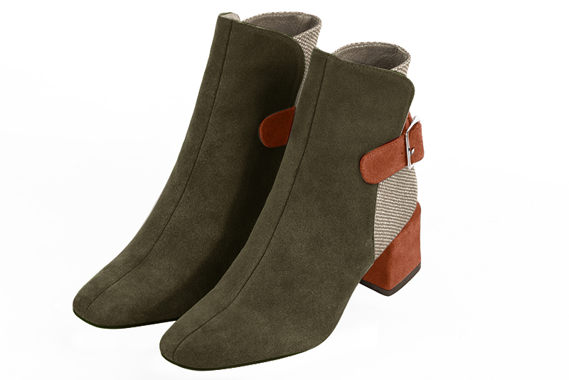 Bottines élégantes et raffinées avec des boucles à l'arrière, coloris vert kaki, beige naturel et orange corail. Bout carré. Mi-haut à haut. Talon bottier. Personnalisation : Choix des cuirs, des couleurs et des talons. Cou-de-pied sur mesure. - Florence KOOIJMAN