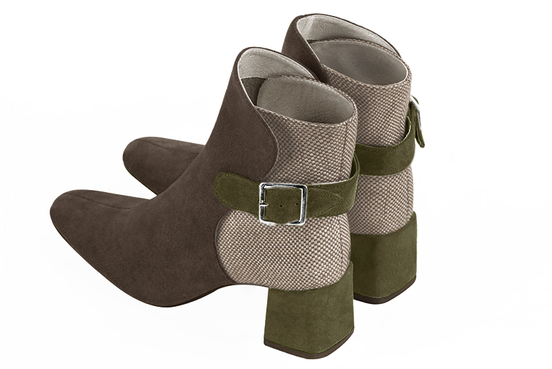 Bottines élégantes et raffinées avec des boucles à l'arrière, coloris marron chocolat, beige naturel et vert kaki. Bout carré. Mi-haut à haut. Talon bottier. Personnalisation : Choix des cuirs, des couleurs et des talons. Cou-de-pied sur mesure. - Florence KOOIJMAN