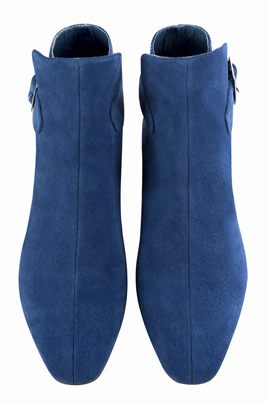 Bottines femme boucles à l'arrière bleu électrique. Bout carré. Talon évasé plat - Vue du dessus