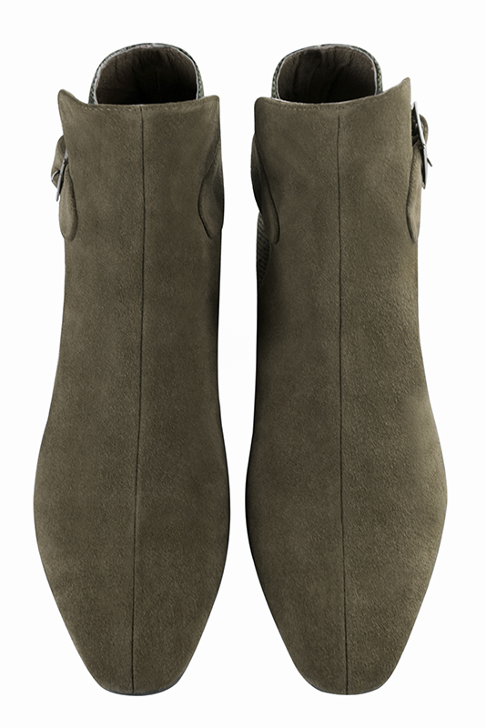 Bottines élégantes et raffinées avec des boucles à l'arrière, coloris vert kaki. Bout carré. Plat. Talon évasé. Personnalisation : Choix des cuirs, des couleurs et des talons. Cou-de-pied sur mesure. - Florence KOOIJMAN