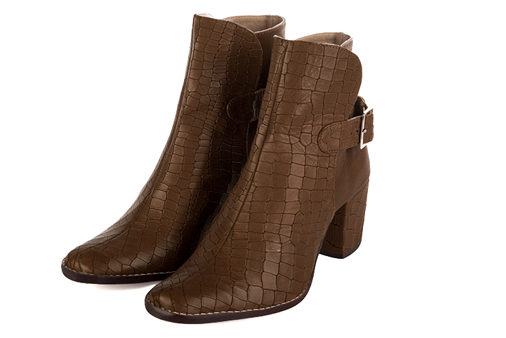 Boots élégantes et raffinées avec des boucles à l'arrière, coloris marron caramel. Bout carré. Talon mi-haut bottier. Personnalisation : Choix des cuirs, des couleurs et des talons. Cou-de-pied sur mesure. - Florence KOOIJMAN