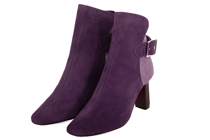 Bottines élégantes et raffinées avec des boucles à l'arrière, coloris violet améthyste. Bout carré. Haut. Talon trotteur. Personnalisation : Choix des cuirs, des couleurs et des talons. Cou-de-pied sur mesure. - Florence KOOIJMAN