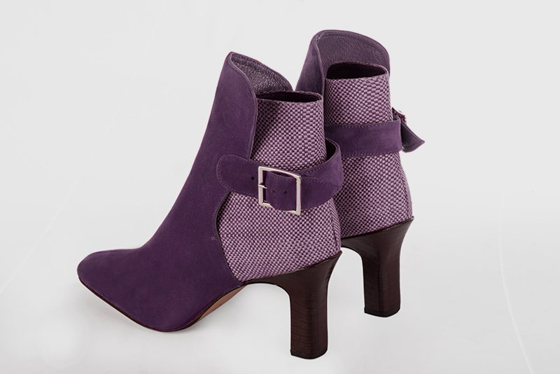 Bottines élégantes et raffinées avec des boucles à l'arrière, coloris violet améthyste. Bout carré. Haut. Talon trotteur. Personnalisation : Choix des cuirs, des couleurs et des talons. Cou-de-pied sur mesure. - Florence KOOIJMAN