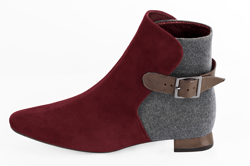 Basket femme habillée :  couleur rouge bordeaux et gris cendre. Semelle fine. Doublure cuir. Vue de profil - Florence KOOIJMAN