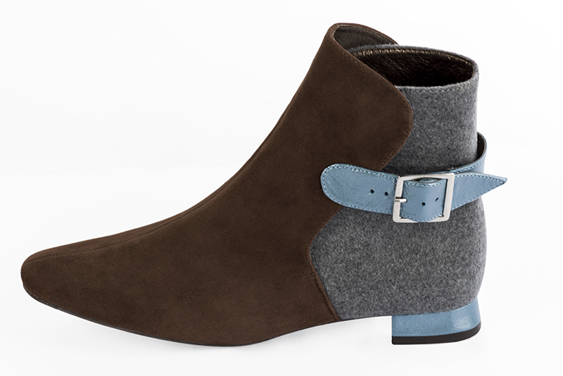 Bottines élégantes et raffinées avec des boucles à l'arrière, coloris marron ébène, gris cendre et bleu indigo. Bout carré. Plat. Talon évasé. Personnalisation : Choix des cuirs, des couleurs et des talons. Cou-de-pied sur mesure. - Florence KOOIJMAN