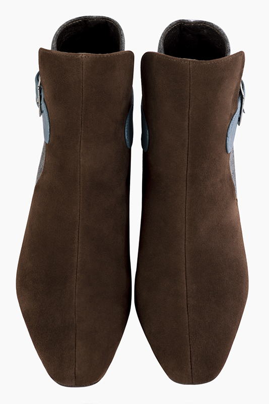 Bottines élégantes et raffinées avec des boucles à l'arrière, coloris marron ébène, gris cendre et bleu indigo. Bout carré. Plat. Talon évasé. Personnalisation : Choix des cuirs, des couleurs et des talons. Cou-de-pied sur mesure. - Florence KOOIJMAN