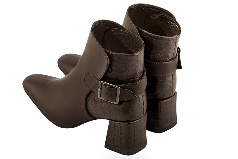 Bottines élégantes et raffinées avec des boucles à l'arrière, coloris marron ébène. Bout carré. Mi-haut à haut. Talon bottier. Personnalisation : Choix des cuirs, des couleurs et des talons. Cou-de-pied sur mesure. - Florence KOOIJMAN