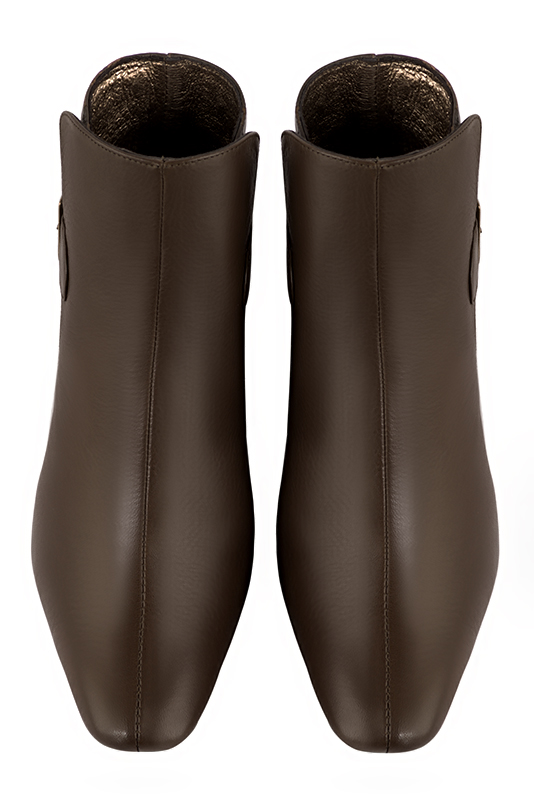 Bottines femme boucles à l'arrière marron ébène. Bout carré. Talon bottier de 5.5 cm - Vue du dessus