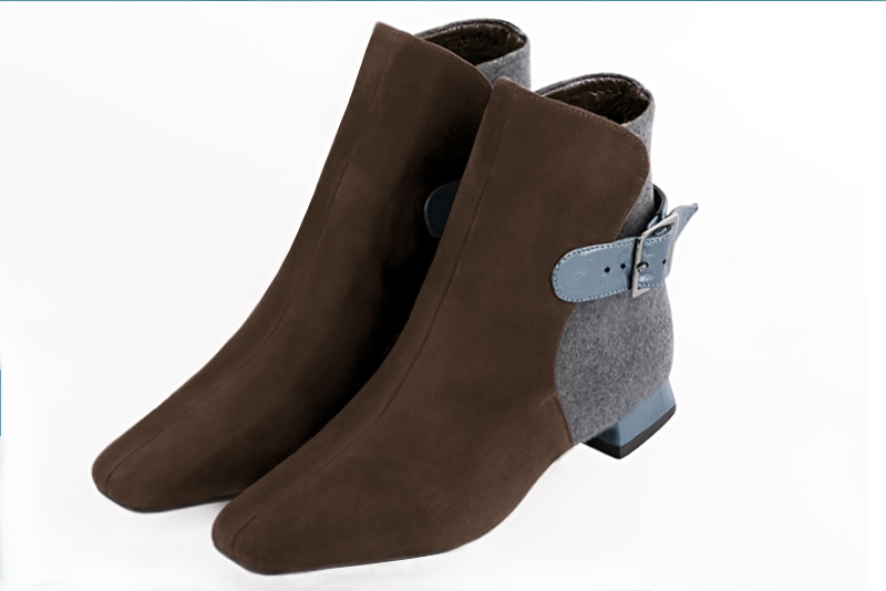 Bottines élégantes et raffinées avec des boucles à l'arrière, coloris marron ébène, gris cendre et bleu indigo. Bout carré. Plat. Talon évasé. Personnalisation : Choix des cuirs, des couleurs et des talons. Cou-de-pied sur mesure. - Florence KOOIJMAN