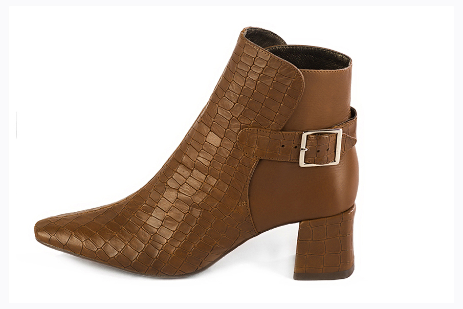 Boots femme : Boots avec des boucles à l'arrière couleur marron caramel. Bout carré. Talon mi-haut bottier. Vue de profil - Florence KOOIJMAN