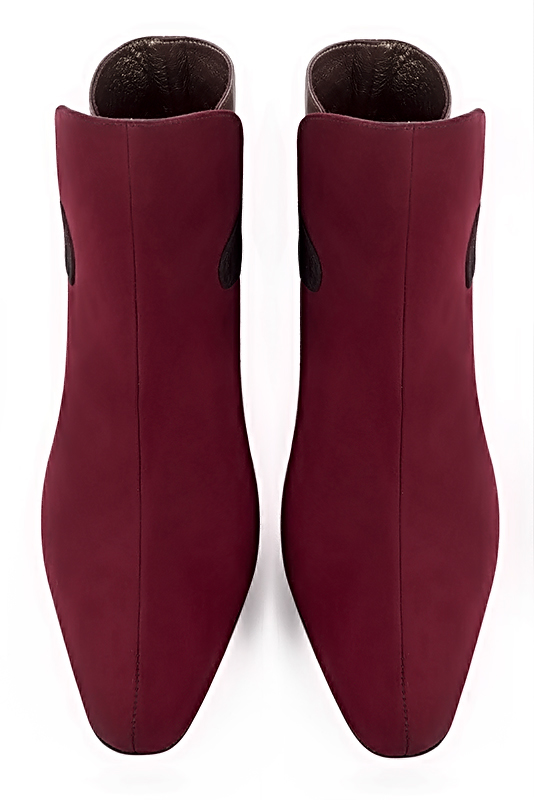 Bottines élégantes et raffinées avec des boucles à l'arrière, coloris rouge bordeaux et bleu marine. Bout carré. Mi-haut à haut. Talon évasé. Personnalisation : Choix des cuirs, des couleurs et des talons. Cou-de-pied sur mesure. - Florence KOOIJMAN