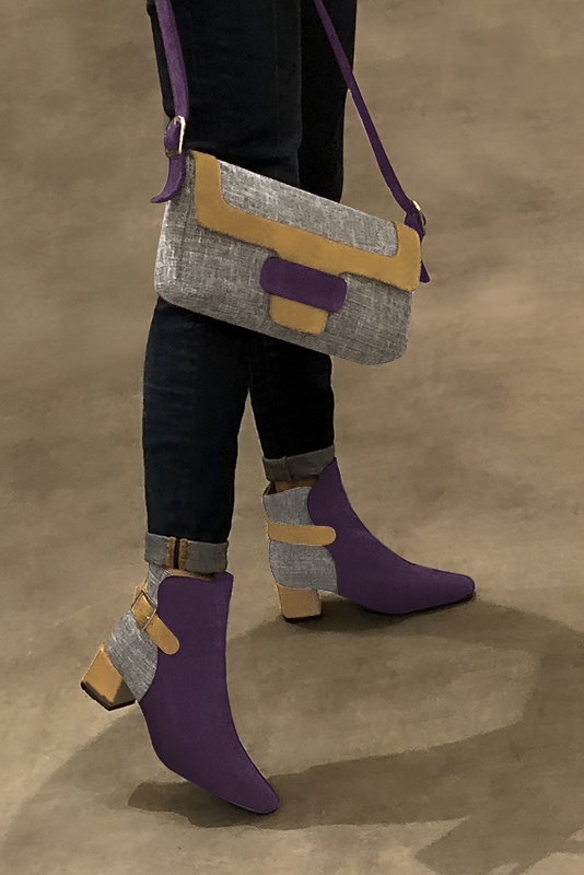 Bottines élégantes et raffinées avec des boucles à l'arrière, coloris violet améthyste, gris galet et jaune ocre. Bout carré. Mi-haut à haut. Talon bottier. Personnalisation : Choix des cuirs, des couleurs et des talons. Cou-de-pied sur mesure. - Florence KOOIJMAN
