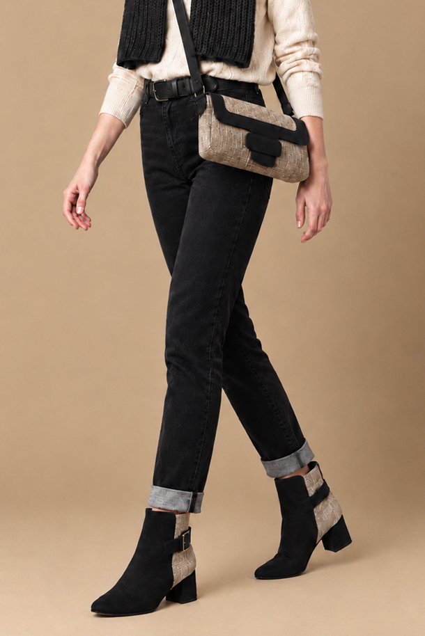 Bottines habillées femme boucles arrière en cuir noir mat et beige sahara à talon bottier de 5.5 cm et bout carré - Vue porté