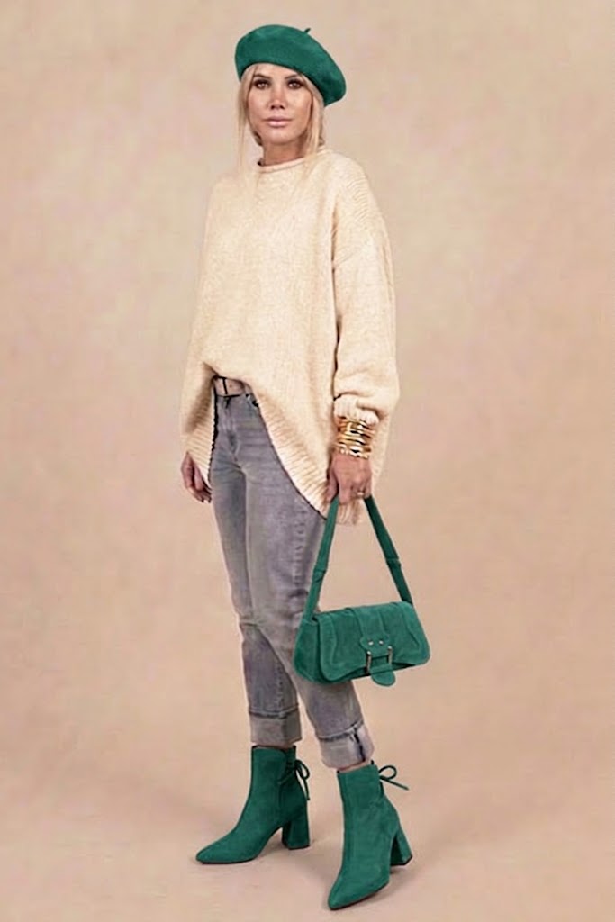 Bottines habillées femme lacets arrière en cuir vert émeraude à talon évasé de 7.5 cm et bout effilé - Vue porté