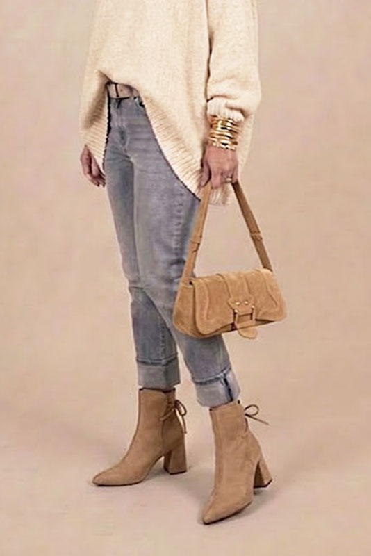 Bottines habillées femme lacets arrière en cuir beige sahara à talon évasé de 7.5 cm et bout effilé - Vue du dessus