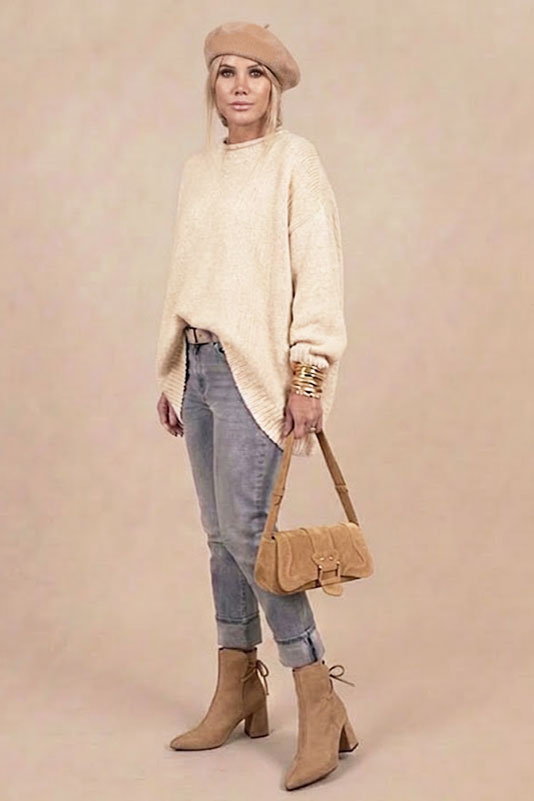 Bottines habillées femme lacets arrière en cuir beige sahara à talon évasé de 7.5 cm et bout effilé - Vue porté