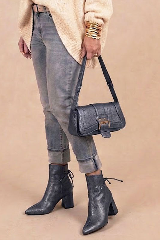 Bottines habillées femme lacets arrière en cuir bleu denim à talon évasé de 7.5 cm et bout effilé - Vue du dessus