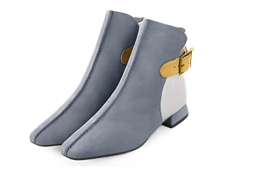 Boots femme : Boots avec des boucles à l'arrière couleur gris souris, argent platine et jaune ocre. Bout carré. Talon plat évasé Vue avant - Florence KOOIJMAN